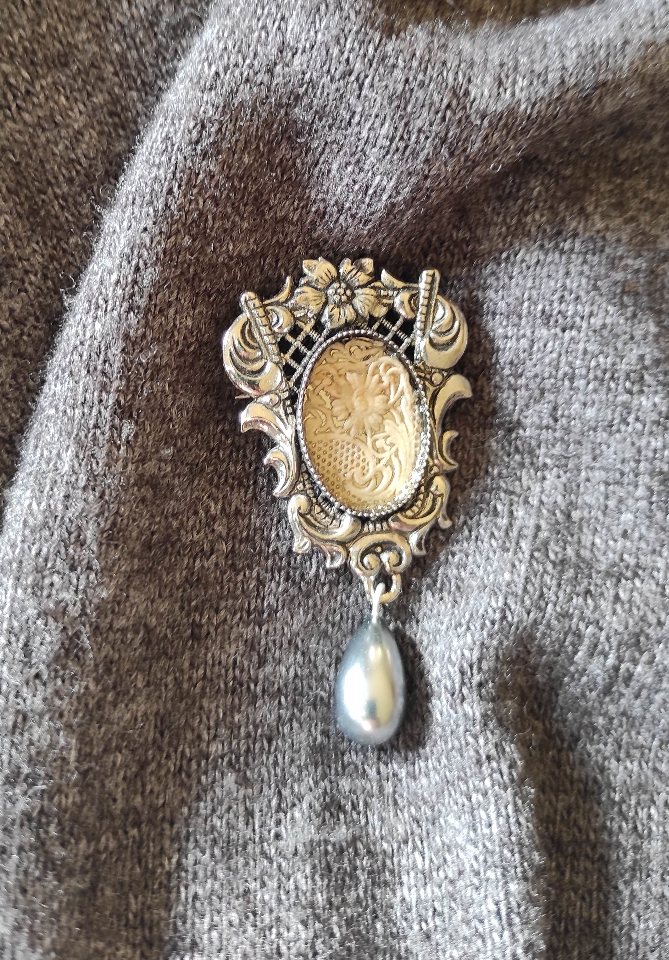 Broche-dentelle-papier-FAM – Fabienne Massieu