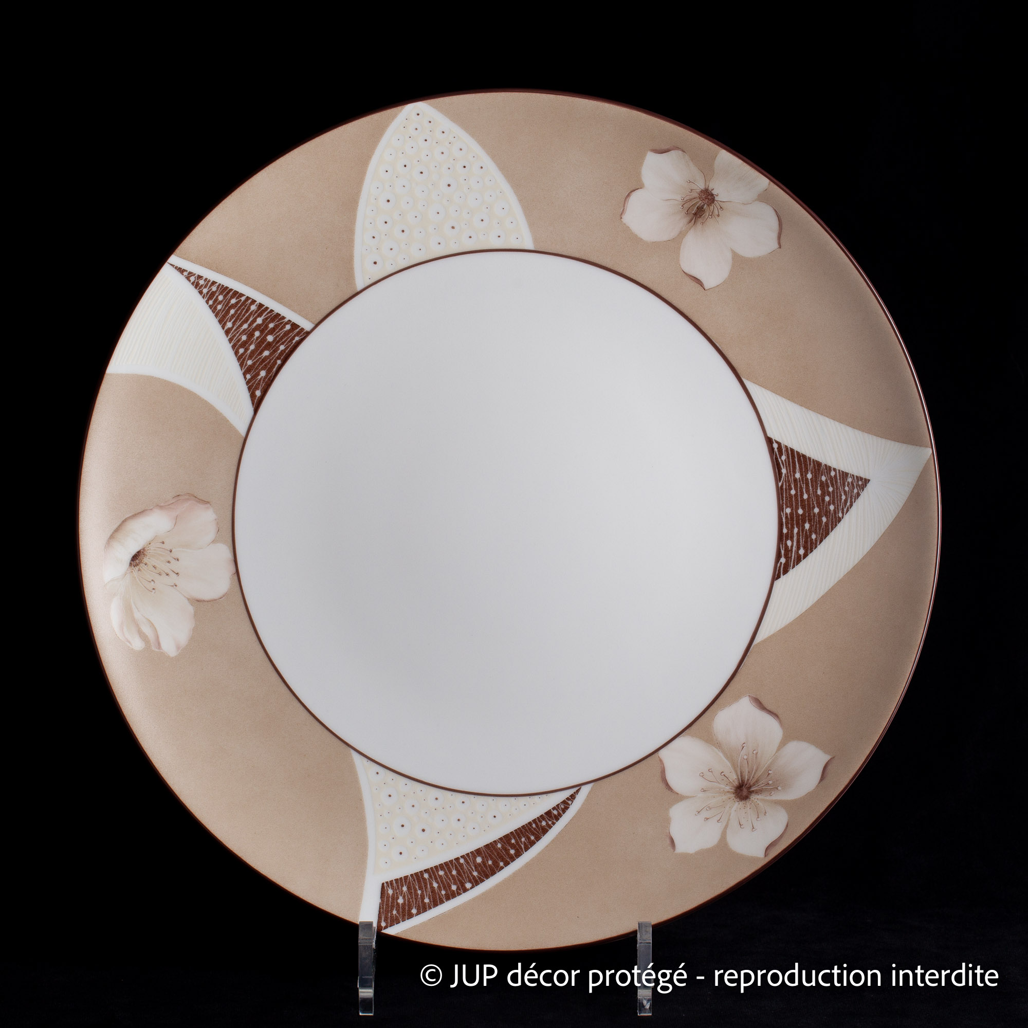 assiette décor-l_atelier de jup-NAV42779-drakodrone-olivier naves-carré – jup decaen